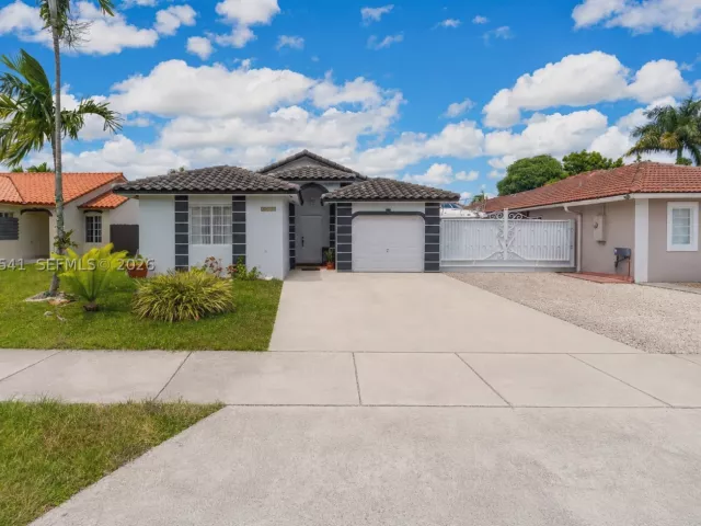 Продажа дома по адресу 18230 SW 143rd Ct - фото 9389360