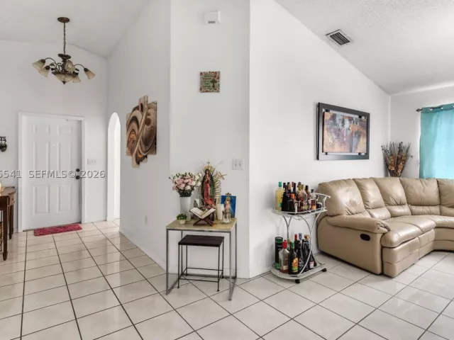 Продажа дома по адресу 18230 SW 143rd Ct - фото 9389365