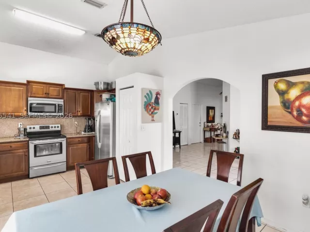 Продажа дома по адресу 18230 SW 143rd Ct - фото 9389366