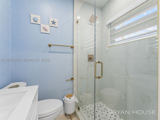 Продажа дома по адресу 3341 NW 20th St - фото 9396015