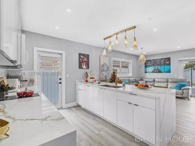 Продажа дома по адресу 3341 NW 20th St - фото 9395996