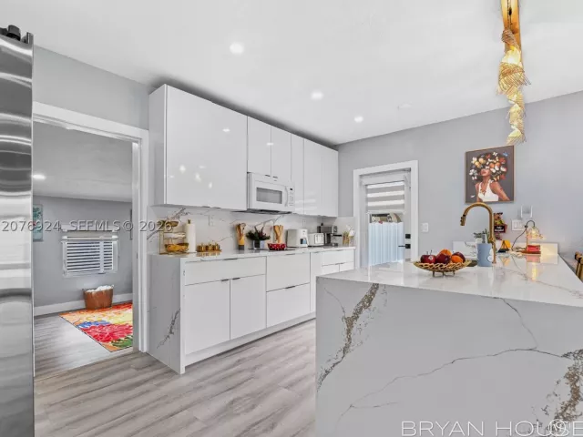 Продажа дома по адресу 3341 NW 20th St - фото 9395997