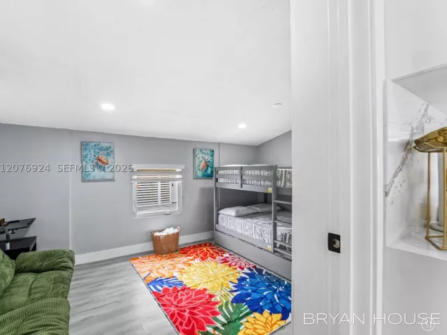 Продажа дома по адресу 3341 NW 20th St - фото 9396001
