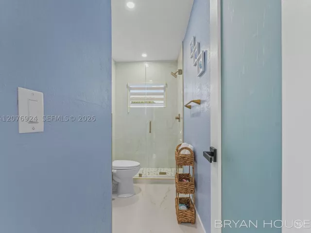Продажа дома по адресу 3341 NW 20th St - фото 9396006