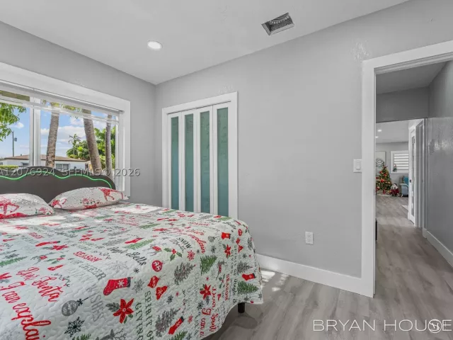 Продажа дома по адресу 3341 NW 20th St - фото 9396014