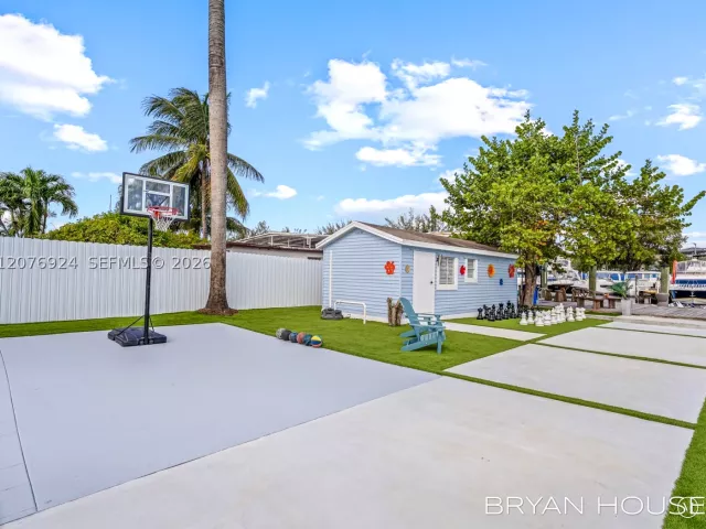 Продажа дома по адресу 3341 NW 20th St - фото 9396024
