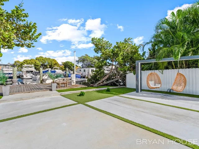 Продажа дома по адресу 3341 NW 20th St - фото 9396032