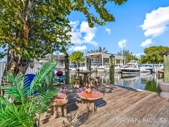 Продажа дома по адресу 3341 NW 20th St - фото 9396036