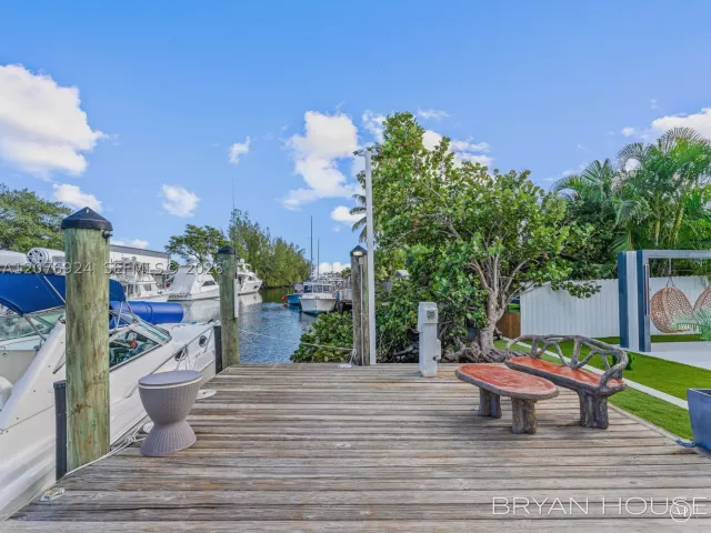 Продажа дома по адресу 3341 NW 20th St - фото 9396039