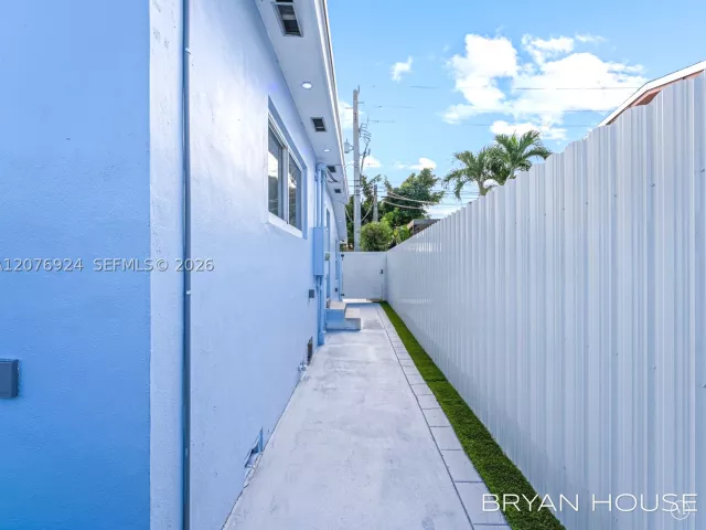 Продажа дома по адресу 3341 NW 20th St - фото 9396043