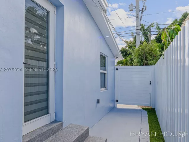 Продажа дома по адресу 3341 NW 20th St - фото 9396044