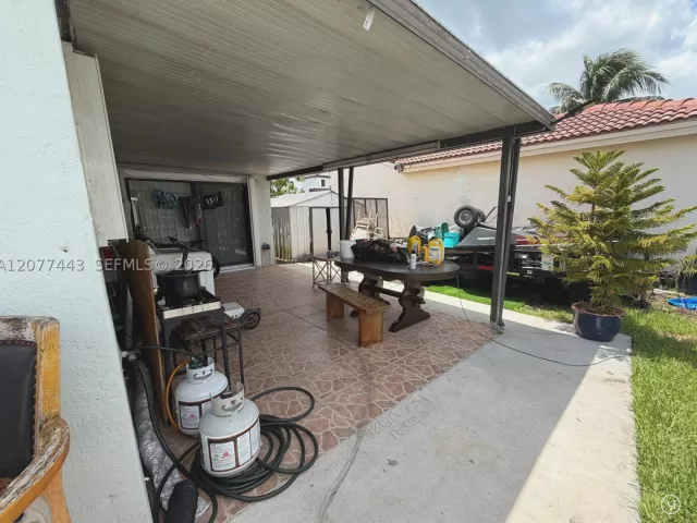 Продажа дома по адресу 18230 SW 142nd Pl - фото 9389459