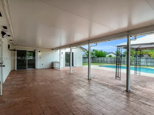 Продажа дома по адресу 18600 SW 127th Pl - фото 9394038