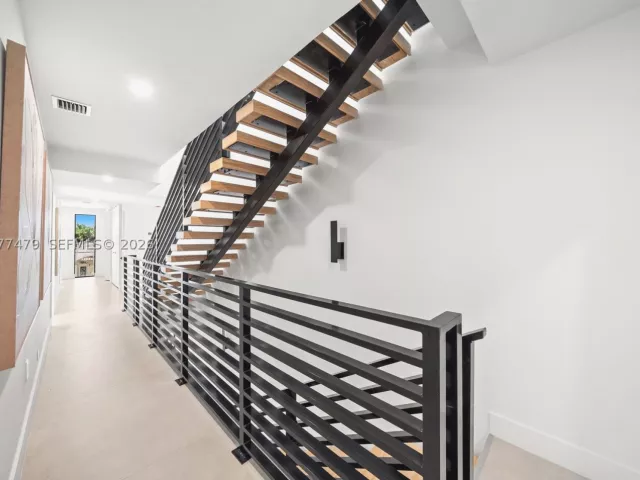 Продажа дома по адресу 1433 SW 20th St - фото 9393703