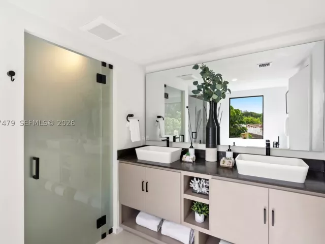 Продажа дома по адресу 1433 SW 20th St - фото 9393706