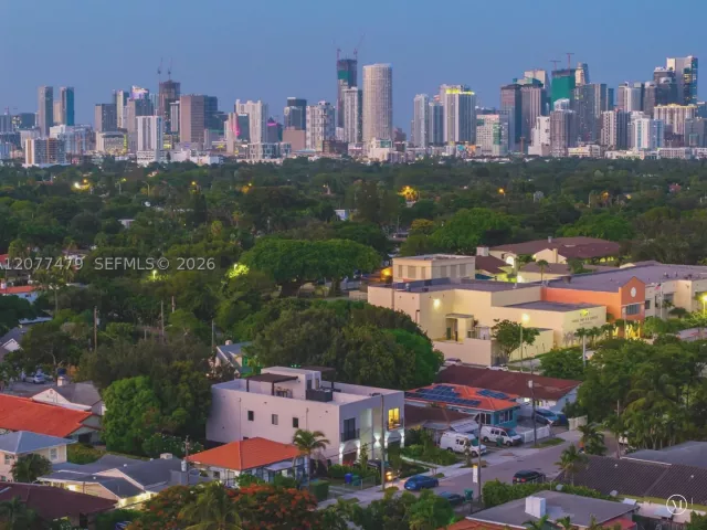 Продажа дома по адресу 1433 SW 20th St - фото 9393710