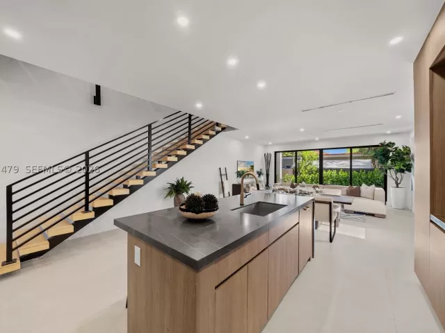 Продажа дома по адресу 1433 SW 20th St - фото 9393714