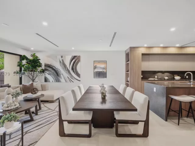 Продажа дома по адресу 1433 SW 20th St - фото 9393716