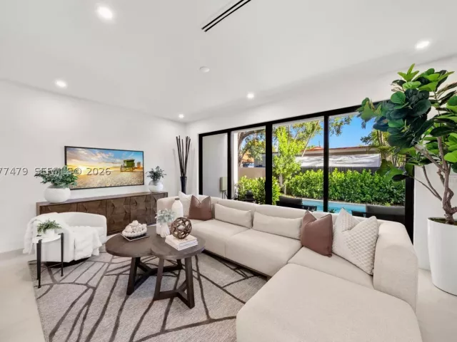 Продажа дома по адресу 1433 SW 20th St - фото 9393719