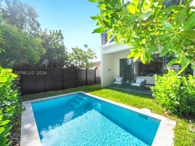 Продажа дома по адресу 1433 SW 20th St - фото 9393721