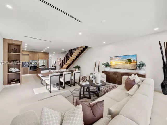 Продажа дома по адресу 1433 SW 20th St - фото 9393722