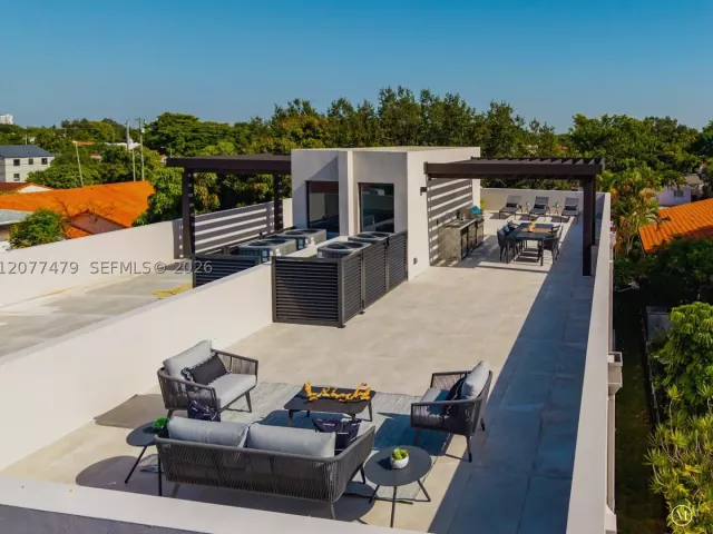 Продажа дома по адресу 1433 SW 20th St - фото 9393696