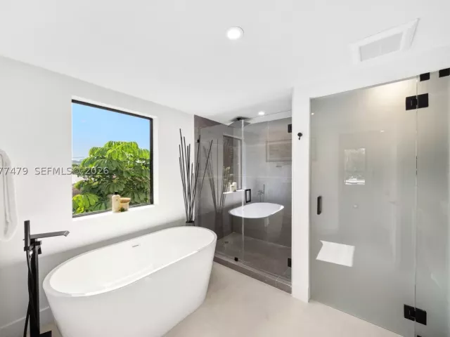 Продажа дома по адресу 1433 SW 20th St - фото 9393735