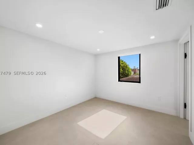Продажа дома по адресу 1433 SW 20th St - фото 9393741