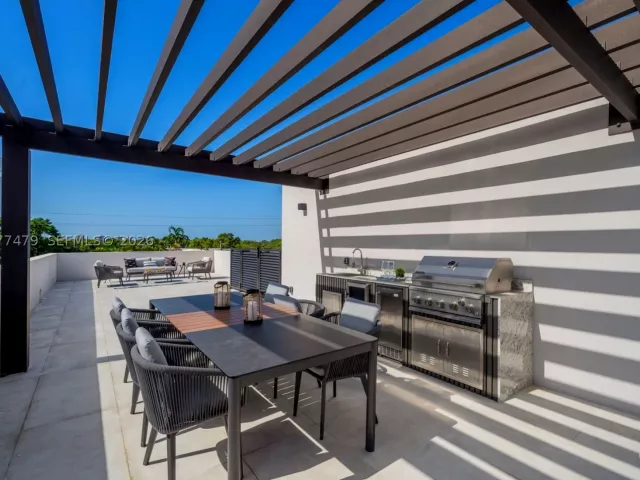 Продажа дома по адресу 1433 SW 20th St - фото 9393744
