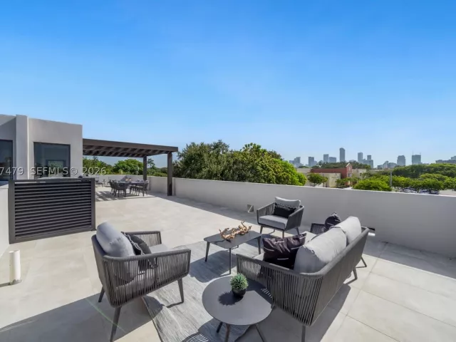 Продажа дома по адресу 1433 SW 20th St - фото 9393745