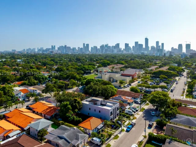 Продажа дома по адресу 1433 SW 20th St - фото 9393752