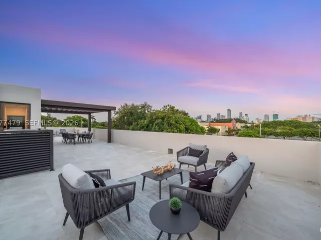 Продажа дома по адресу 1433 SW 20th St - фото 9393701