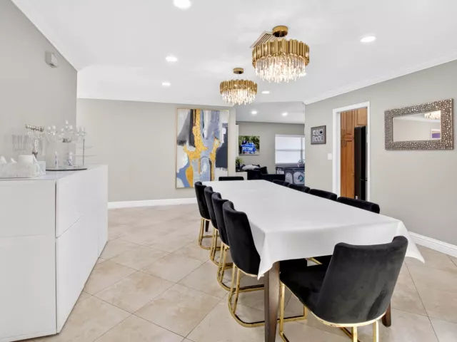 Продажа дома по адресу 7658 SOLIMAR Circle - фото 9388678