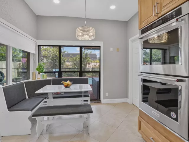 Продажа дома по адресу 7658 SOLIMAR Circle - фото 9388688