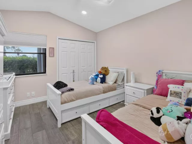 Продажа дома по адресу 7658 SOLIMAR Circle - фото 9388690