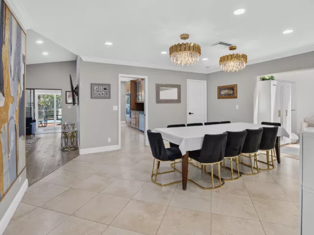 Продажа дома по адресу 7658 SOLIMAR Circle - фото 9388673