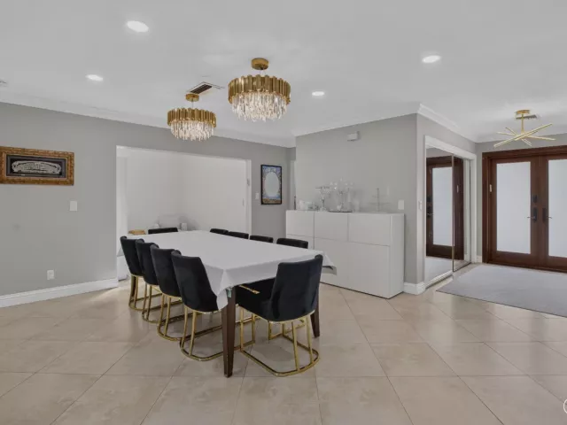 Продажа дома по адресу 7658 SOLIMAR Circle - фото 9388674