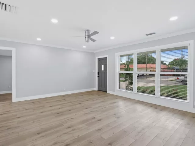 Продажа дома по адресу 2775 NE 5TH Avenue - фото 9389059