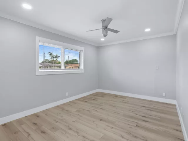 Продажа дома по адресу 2775 NE 5TH Avenue - фото 9389064
