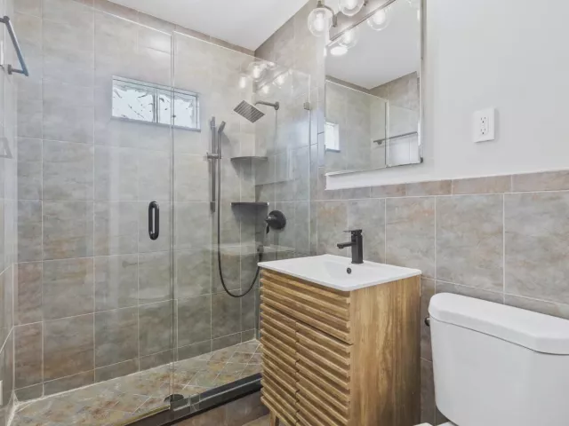 Продажа дома по адресу 2775 NE 5TH Avenue - фото 9389069