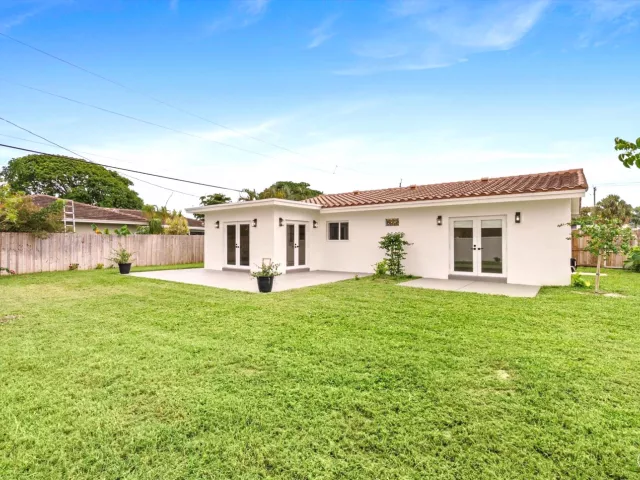 Продажа дома по адресу 2775 NE 5TH Avenue - фото 9389073