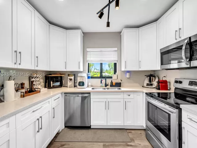 Продажа дома по адресу 12230 NW 22nd Ct - фото 9391093