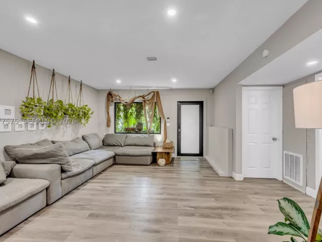 Продажа дома по адресу 12230 NW 22nd Ct - фото 9391075
