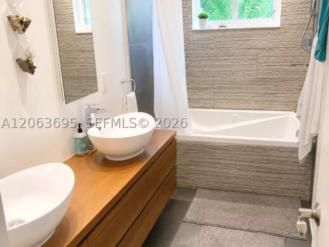Продажа дома по адресу 1835 NE 212th Ter - фото 9394577