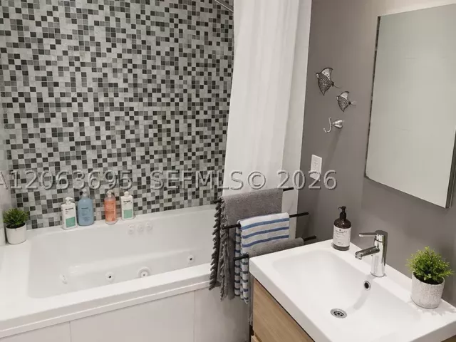Продажа дома по адресу 1835 NE 212th Ter - фото 9394579