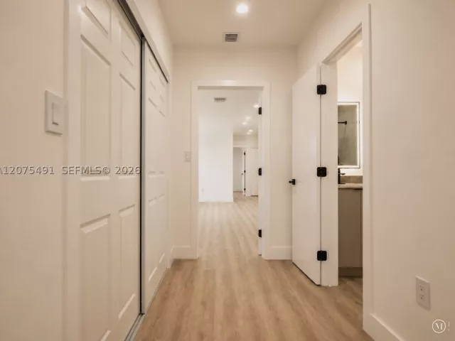 Продажа дома по адресу 4212 SW 98th Ave - фото 9394539