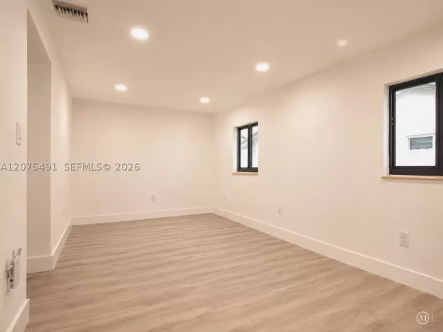 Продажа дома по адресу 4212 SW 98th Ave - фото 9394541