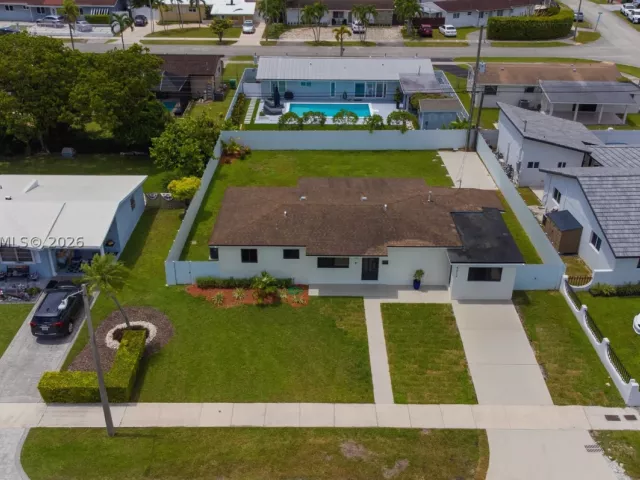 Продажа дома по адресу 4212 SW 98th Ave - фото 9394521