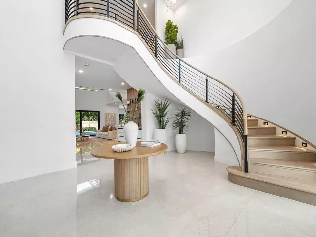 Продажа дома по адресу 451 NW 7th Avenue - фото 9394317