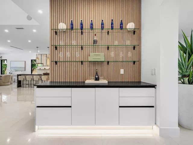 Продажа дома по адресу 451 NW 7th Avenue - фото 9394319